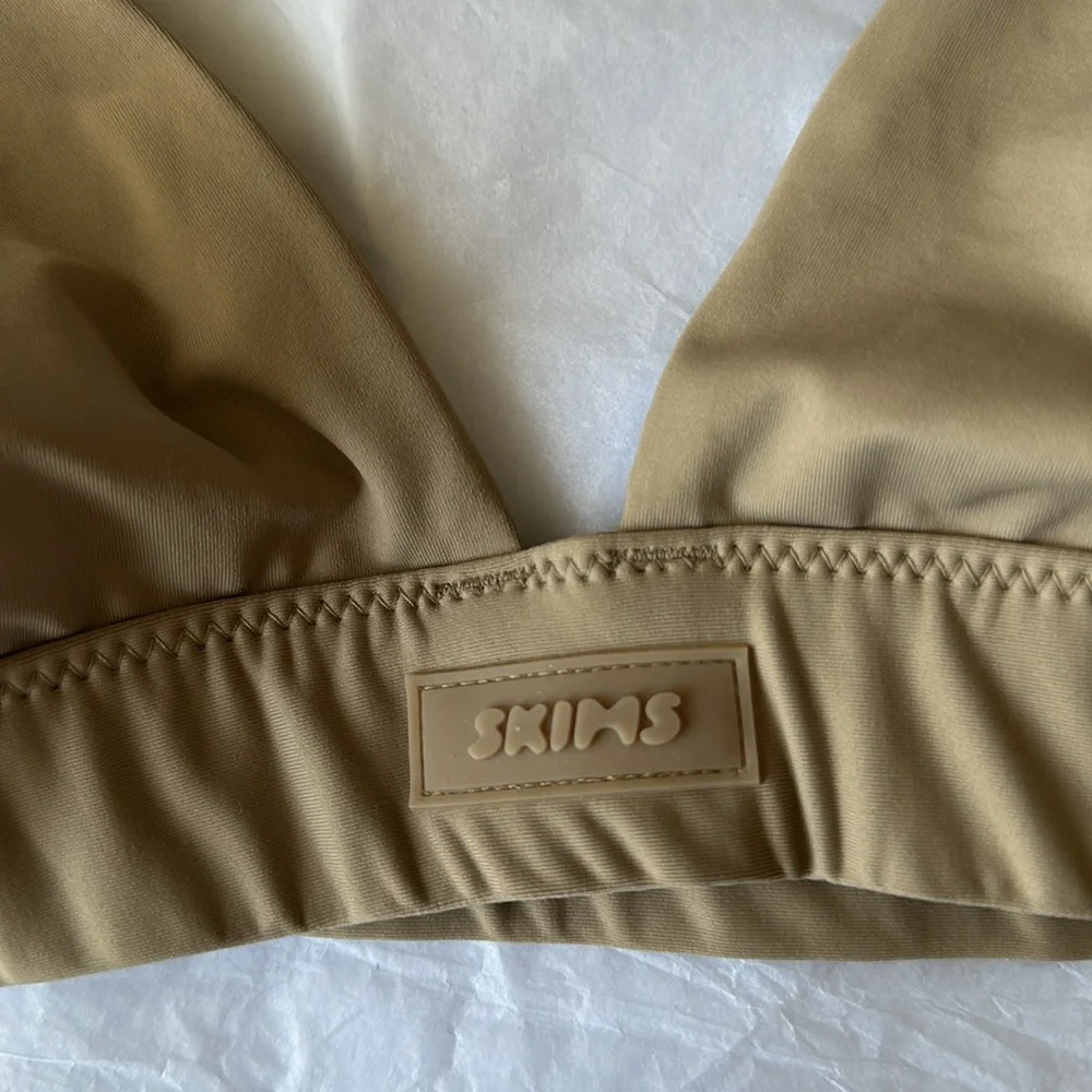 Skims Swim plunge Bikini top, color desert, size L.‎